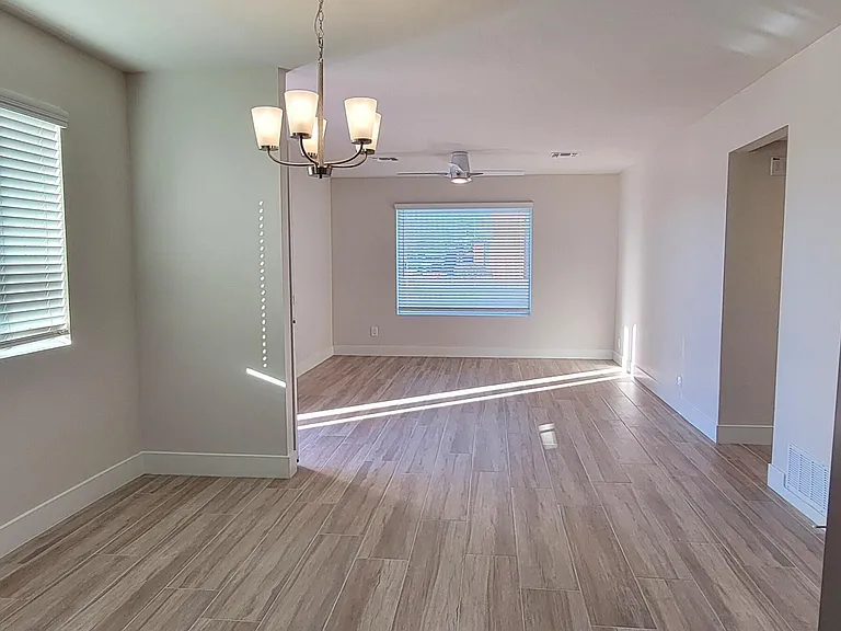 1107 N Wedgewood Dr — Photo 5