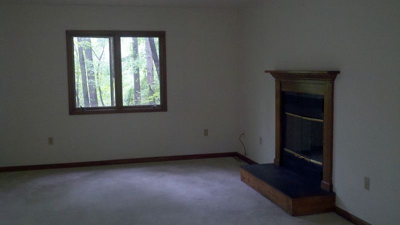 2nd image of 19 Bearberry Rd