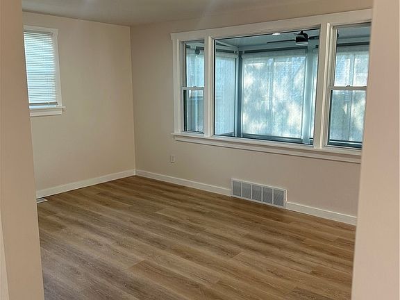 4th image of 216 Crestwood Dr