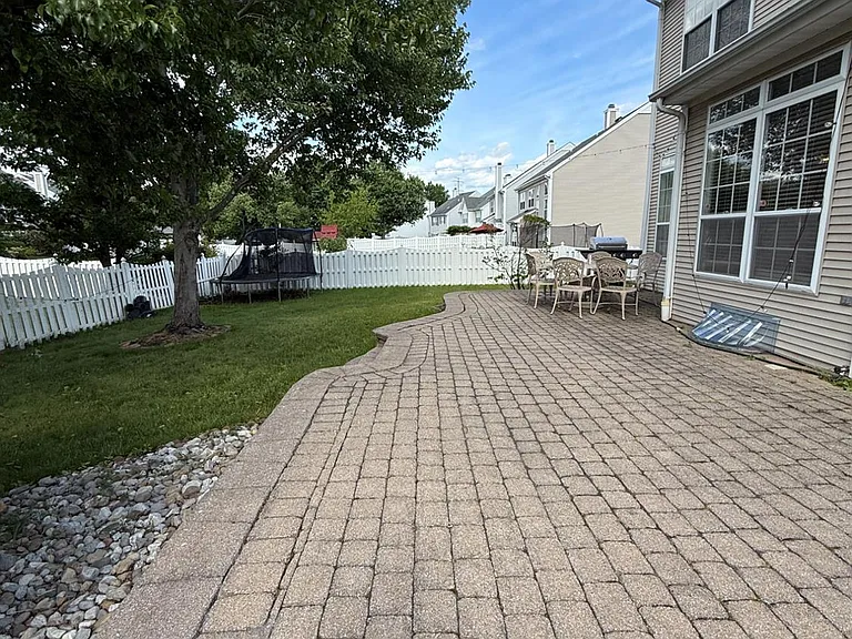 32 Marion Dr — Photo 18
