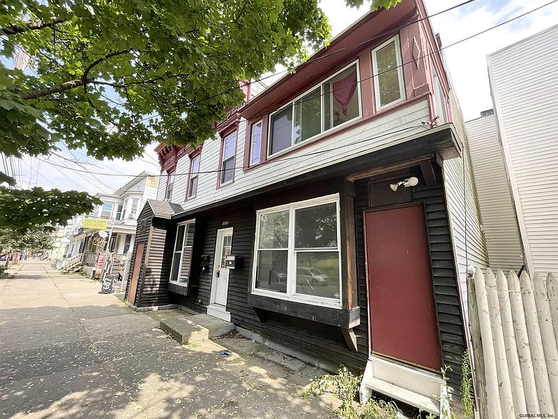 2nd image of 1025 ONTARIO Street