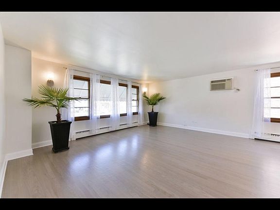 4th image of 4605 N Sayre Ave #A
