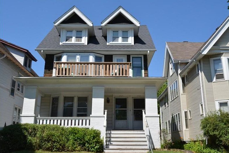 Duplex. Unit's entry door is the one to the left.