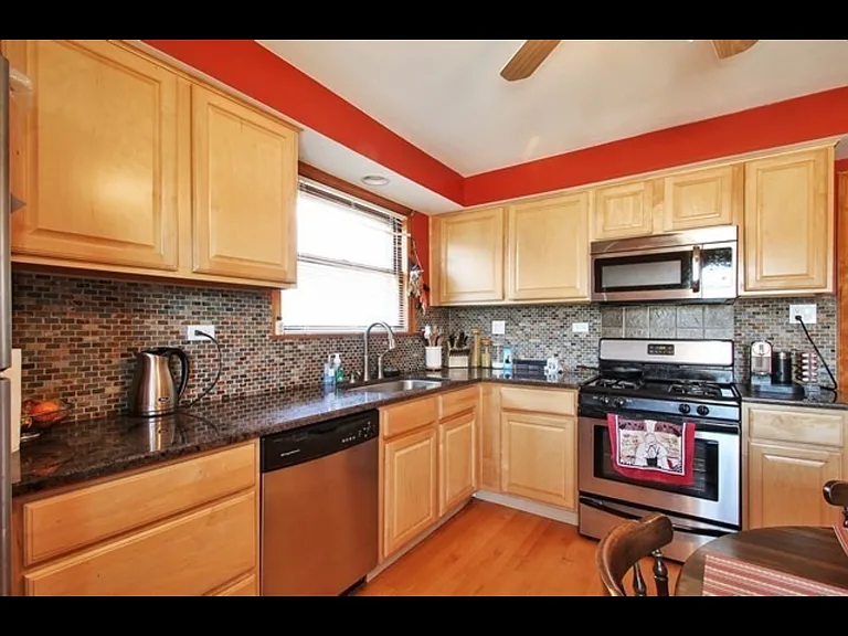 2818 W Farragut Ave #2 — Photo 7