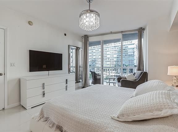 5th image of 475 Brickell Ave APT 512