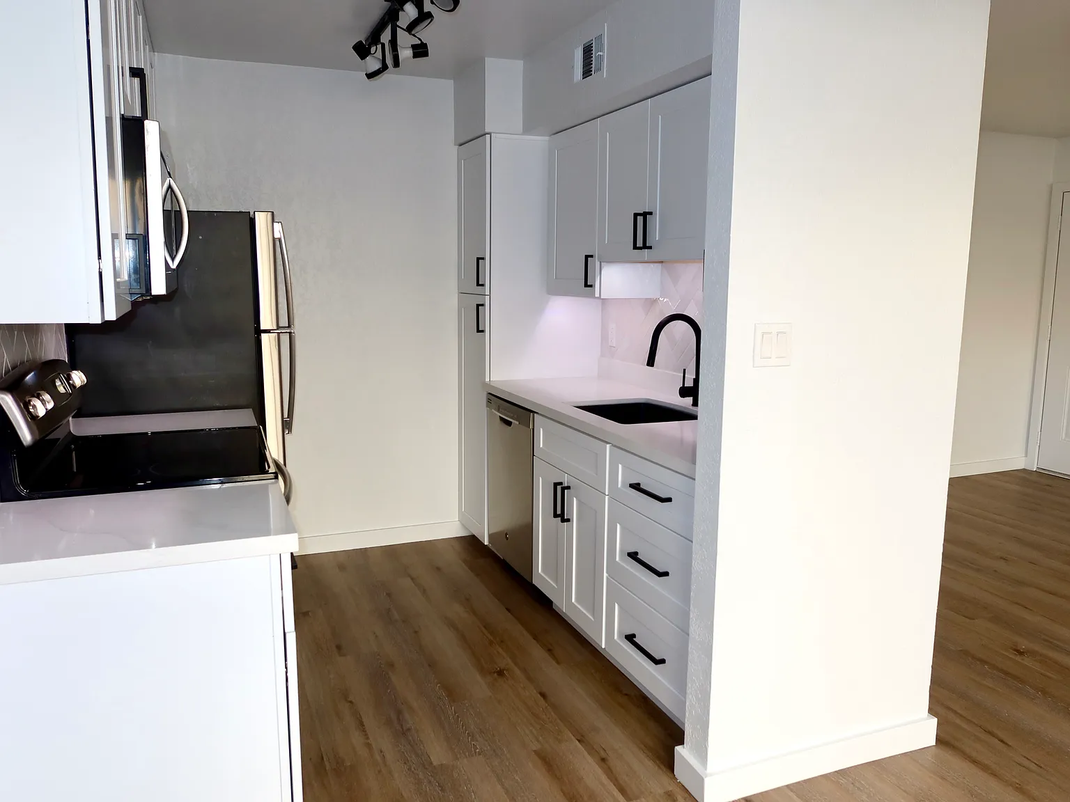 2 bed, 955 sqft, $2,400 — Photo 4
