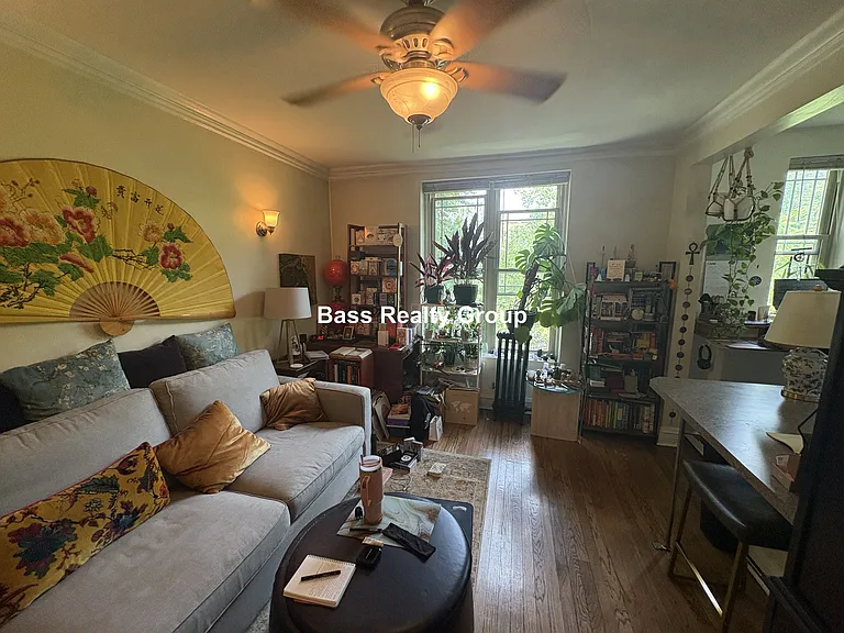 1331 W Greenleaf Ave #202 — Photo 2