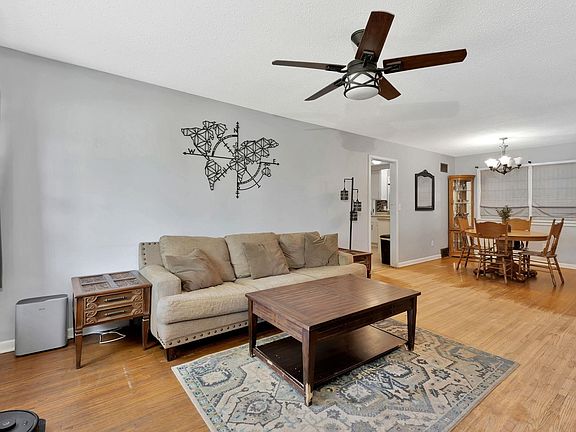 5th image of 562 S Georgie Ave