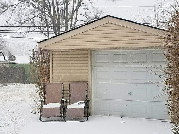 3rd image of 32317 Hazelwood St