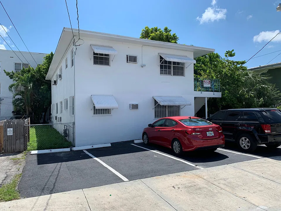 211 SW 20th Ave #3B