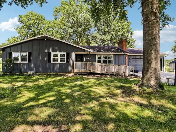 204 NW Obrien Rd, Lees Summit, MO 64063