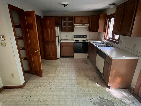 5th image of 2 Oakdale Drive #2
