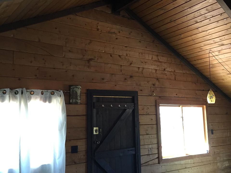 Front Door and high vaulted ceiling, Lots of light!