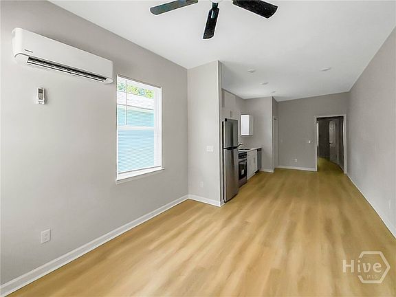 3rd image of 706 W 51st Street
