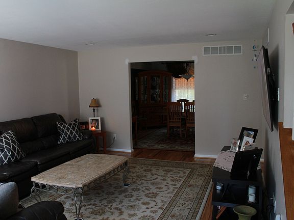2nd image of 2917 Elliot Ave