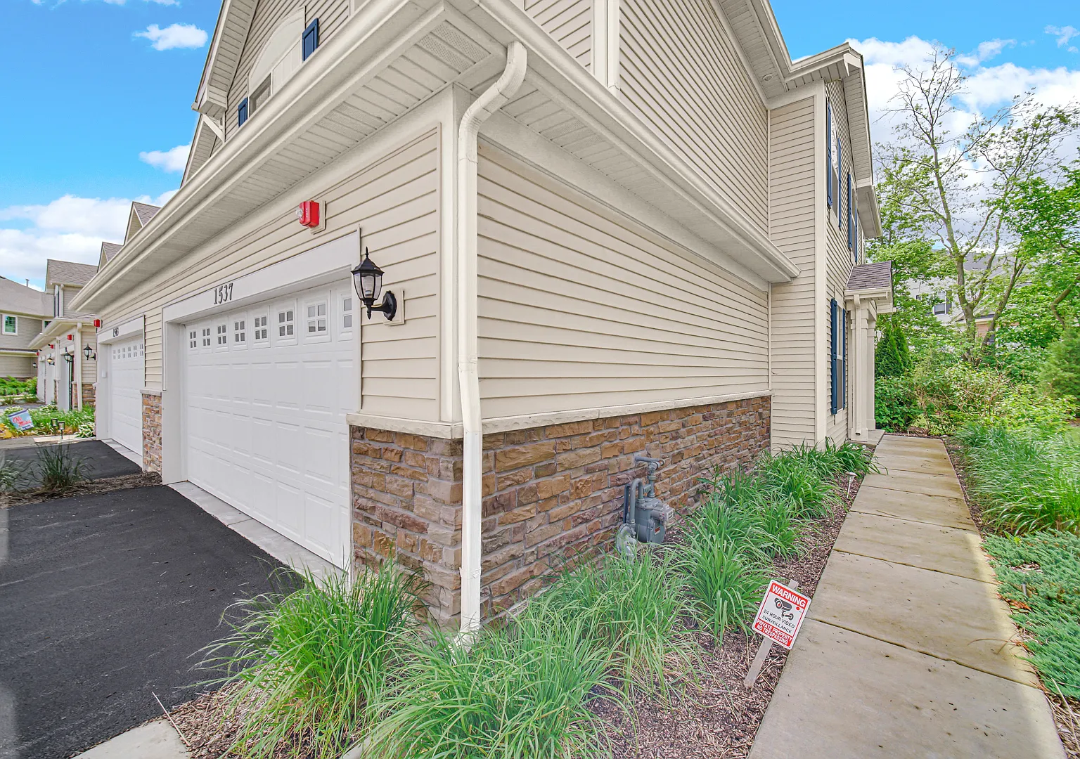 2 bed, 2.5 bath, 1590 sqft, $2,995 — Photo 4