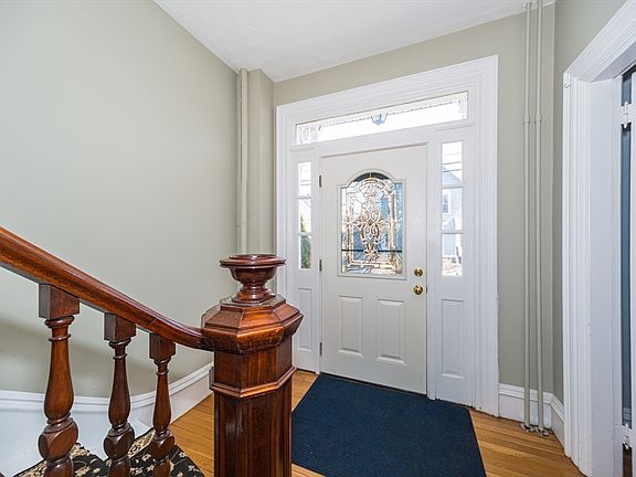 3rd image of 52 Washington St