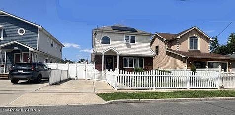 2nd image of 109 Laconia Ave