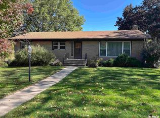 1401 6th St #A, Orion, IL 61273