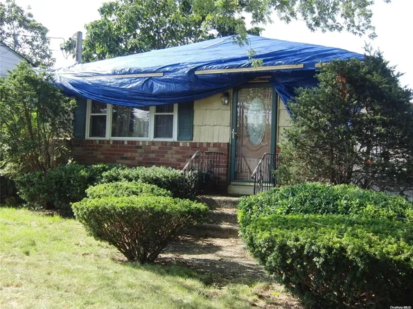 115 Fountain Avenue, Selden, NY 11784