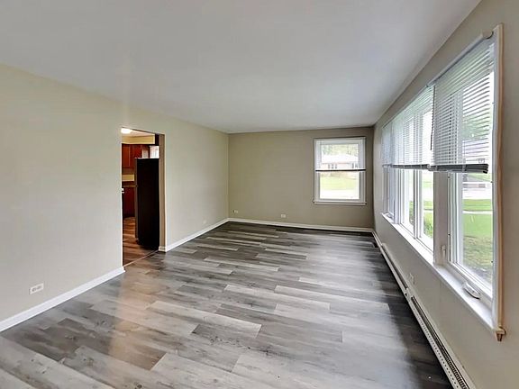2nd image of 629 Banbury Ct