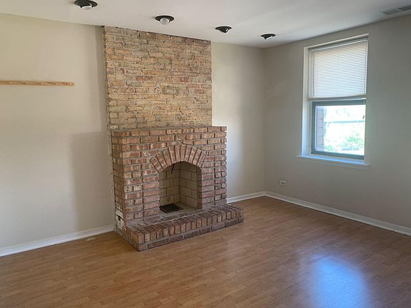 4th image of 3194 N Milwaukee Ave #2F