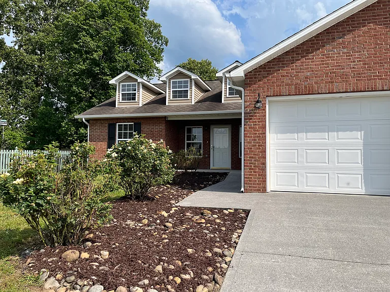 2210 Murphys Chapel Dr — Photo 2