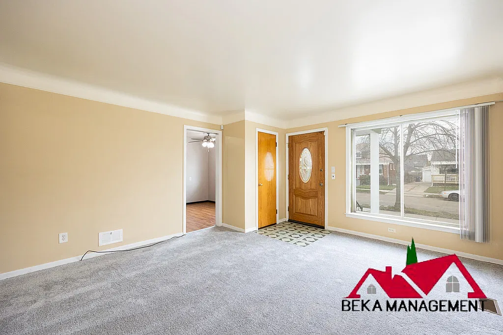 3 bed, 900 sqft, $1,400 — Photo 3