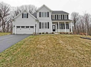 24 Sutton Dr, Cohoes, NY 12047