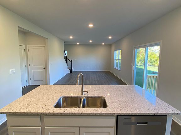 4th image of 4272 Holstein Dr
