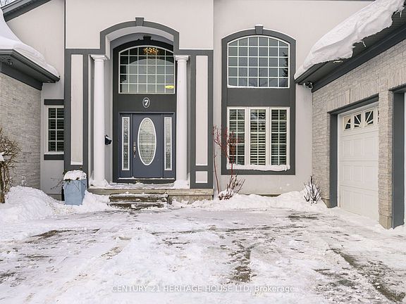 3rd image of 7 Edwin Dr