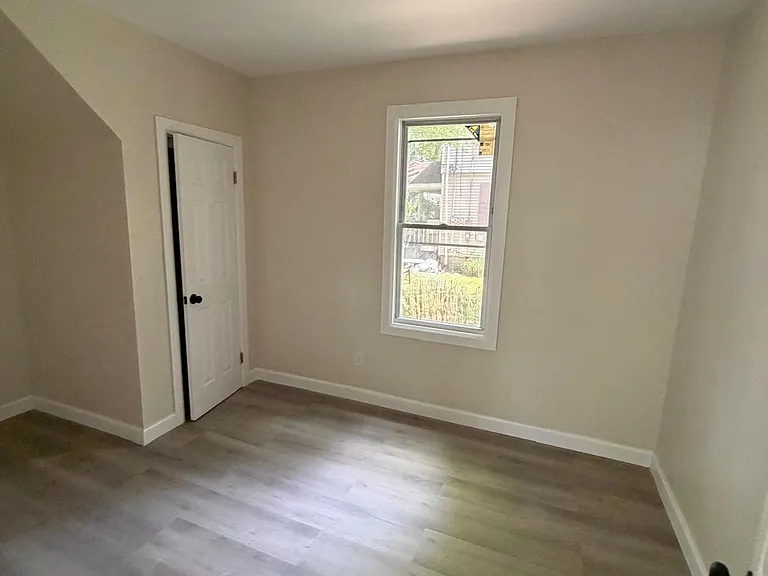 208 Myrtle Ave #H — Photo 7