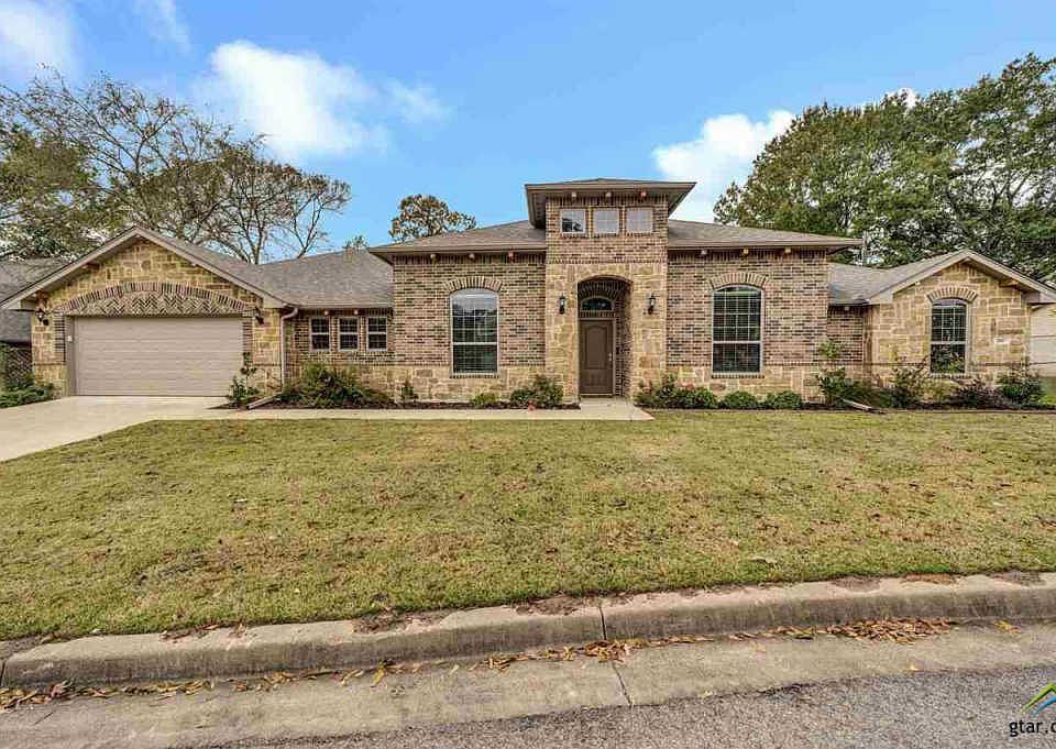 1st image of 208 Pinewood Dr