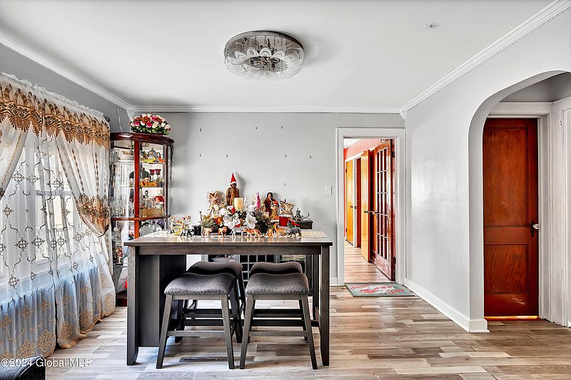 4th image of 2814 Myrtle Avenue