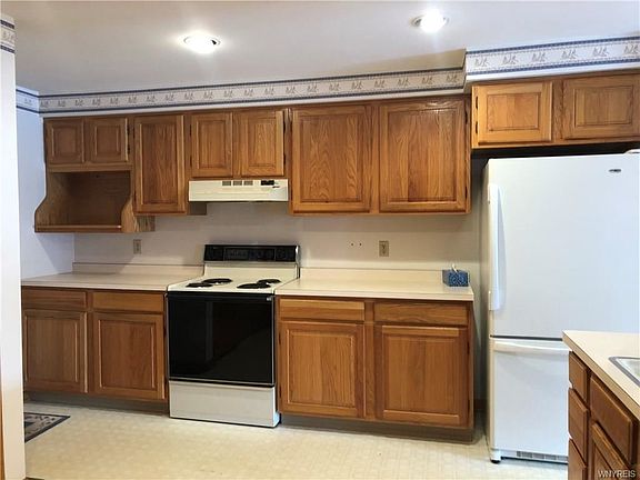 2nd image of 63 Hastings Dr