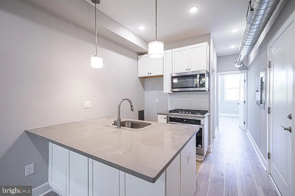 2 bed, 1.0 bath, $1,545 — Photo 2