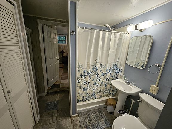 5th image of 930 NW 36th Ave #C