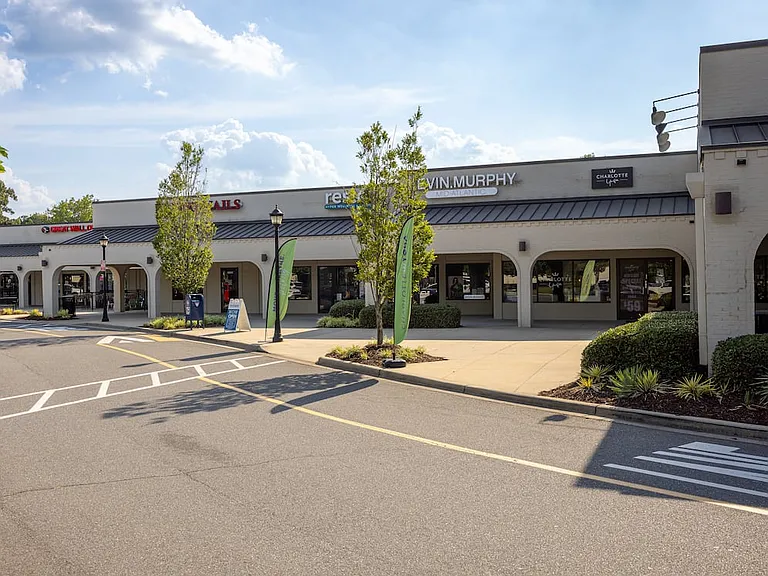 Located 0.5 mi from Carmel Commons shopping center