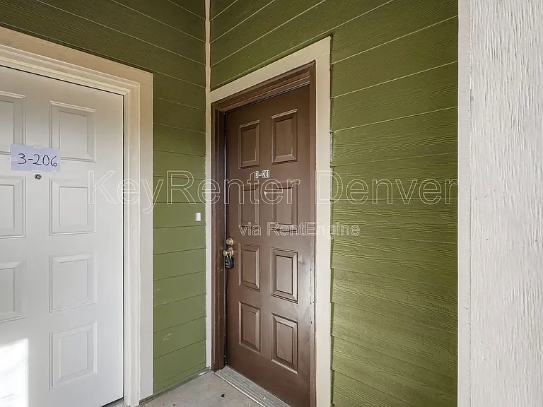 540 S Forest St #3201 — Photo 2