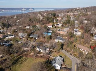 99 Sycamore Ln, Irvington, NY 10533