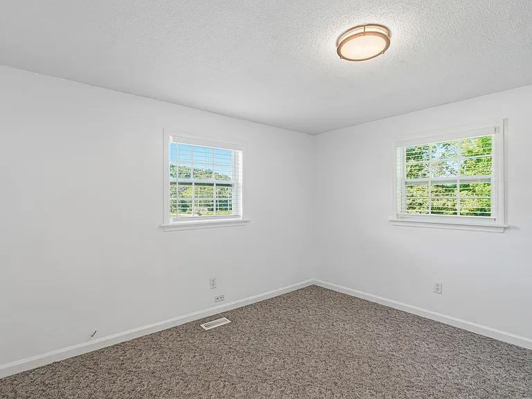 1229 Everett Rd — Photo 23