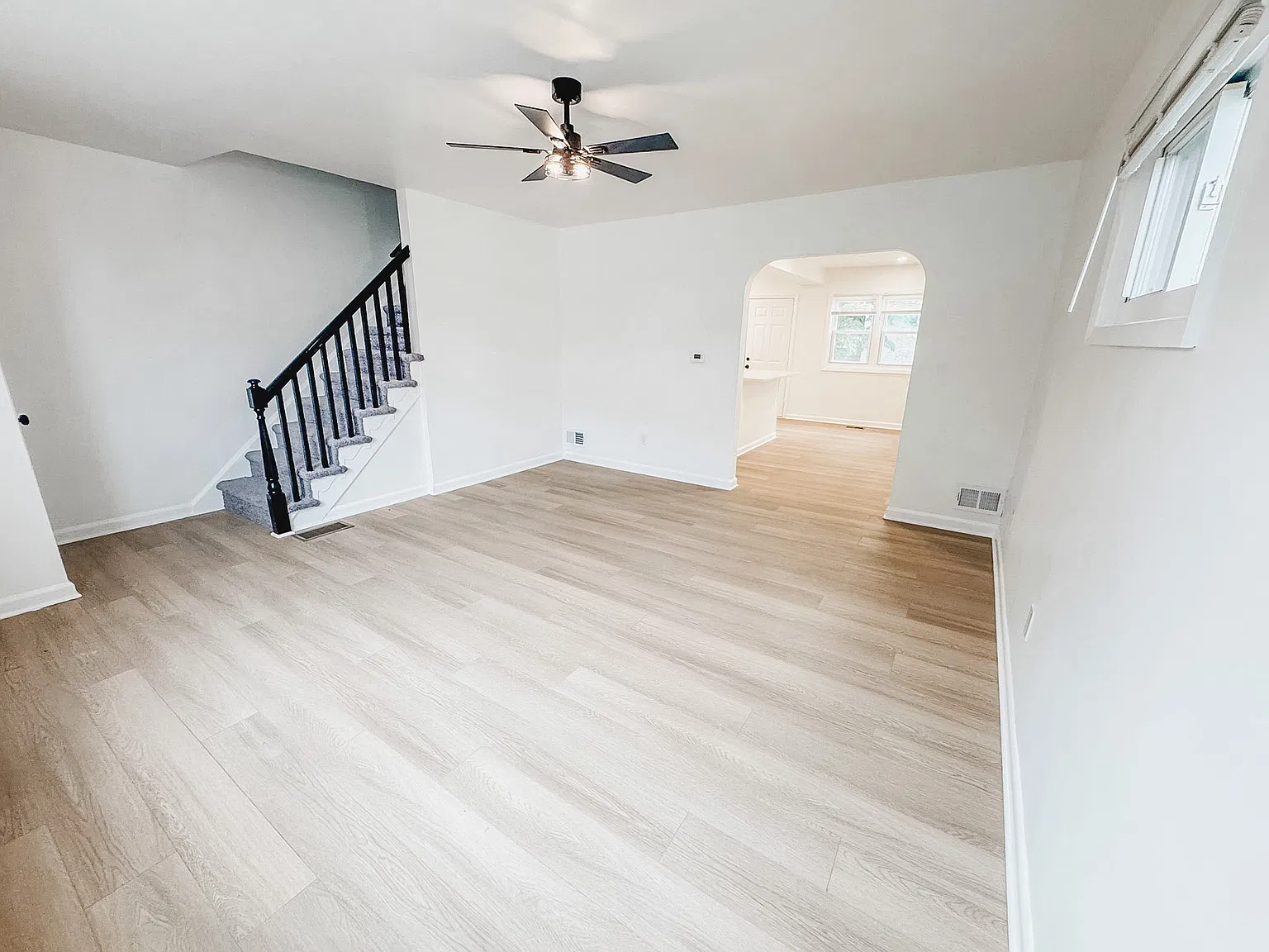 3 bed, 1.5 bath, 1150 sqft, $2,200 — Photo 2