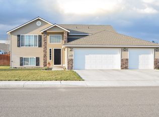 4901 Catalonia Dr, Pasco, WA 99301