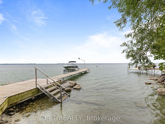 4th image of 427 Lake Dr E