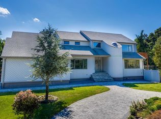 28 Seacliff Ave, Miller Place, NY 11764