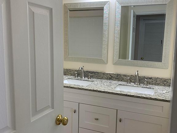 5th image of 8208 Catbird Cir Unit 201