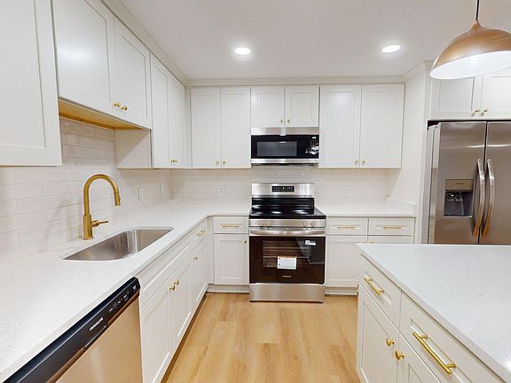 2nd image of 608 Cook Rd
