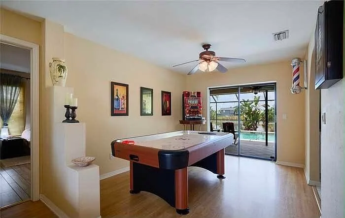 17139 Knight Dr — Photo 3