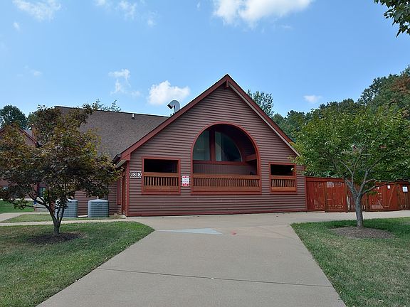 2nd image of 2802 Lee Oaks Pl APT 304
