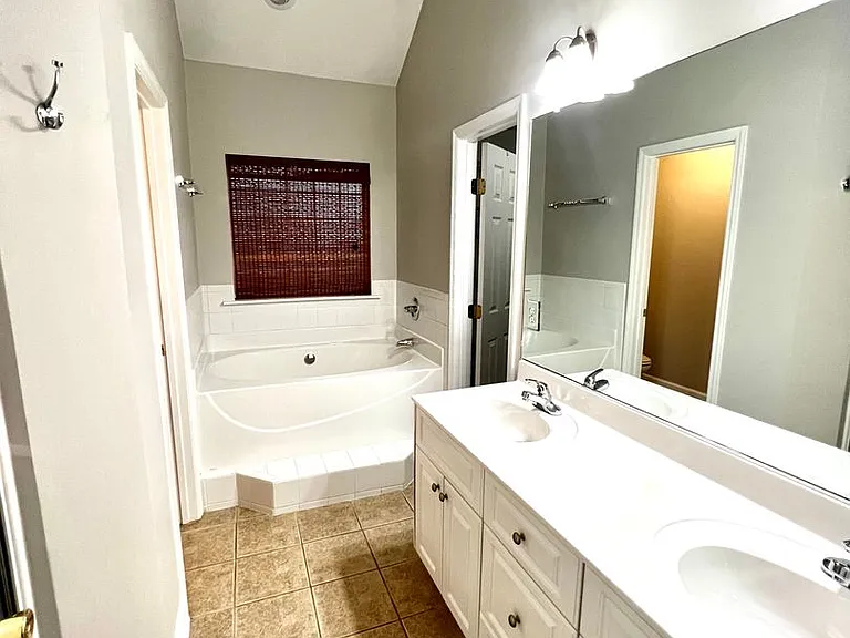 702 Wickham Dr — Photo 19